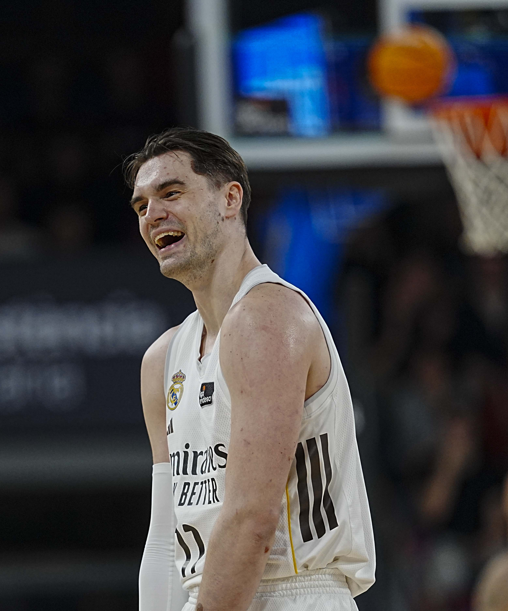Hezonja lidera la remontada del Real Madrid en Estambul y dispara el debate sobre la Euroliga