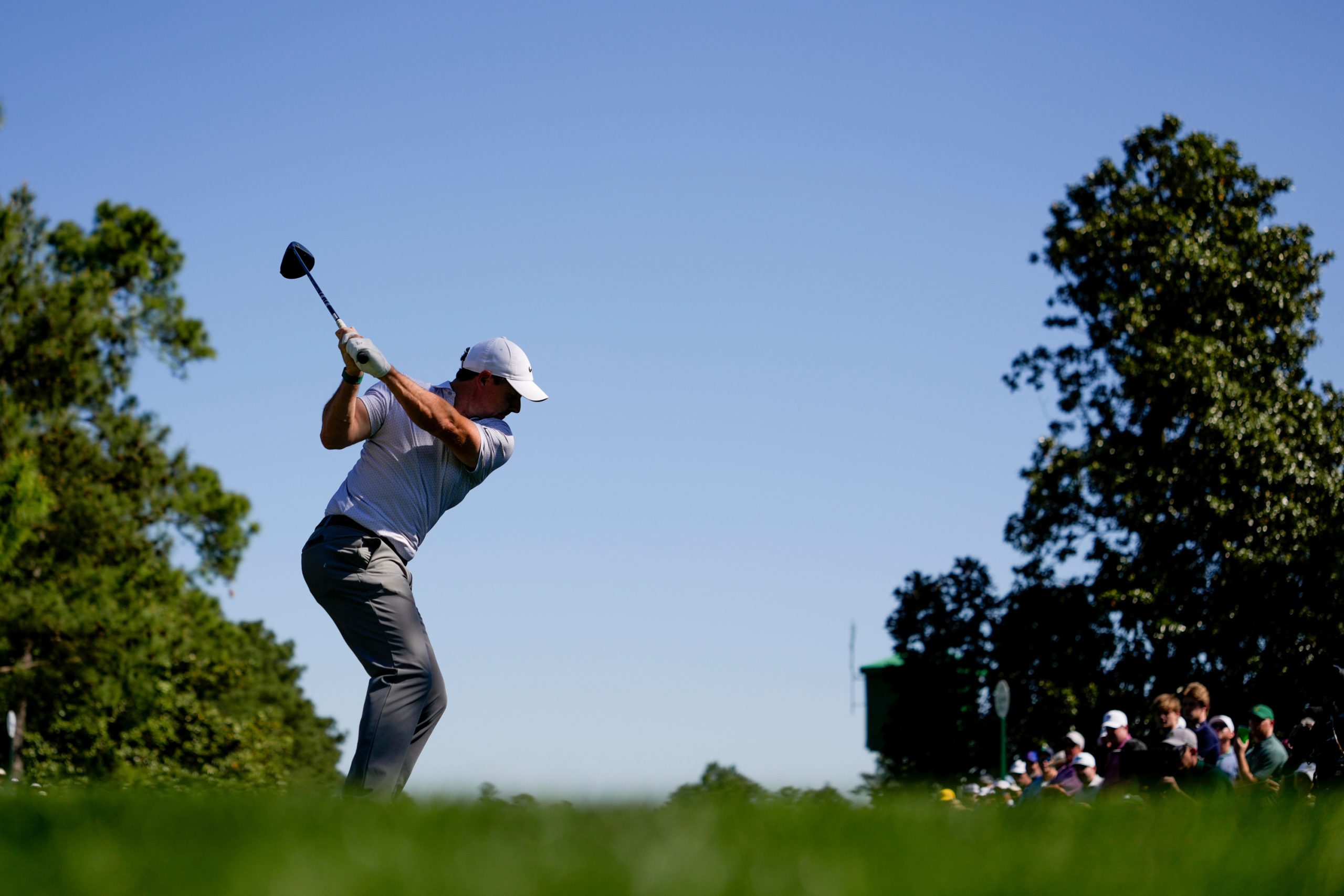McIlroy Desata su Tormenta en Augusta: Liderazgo Sólido y Sueño del Masters