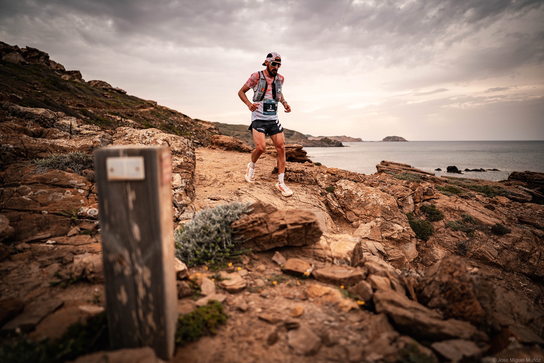 Menorca: La Isla Se Viste de Gala para la XIV Edición del Trail Camí de Cavalls ConectaBalear
