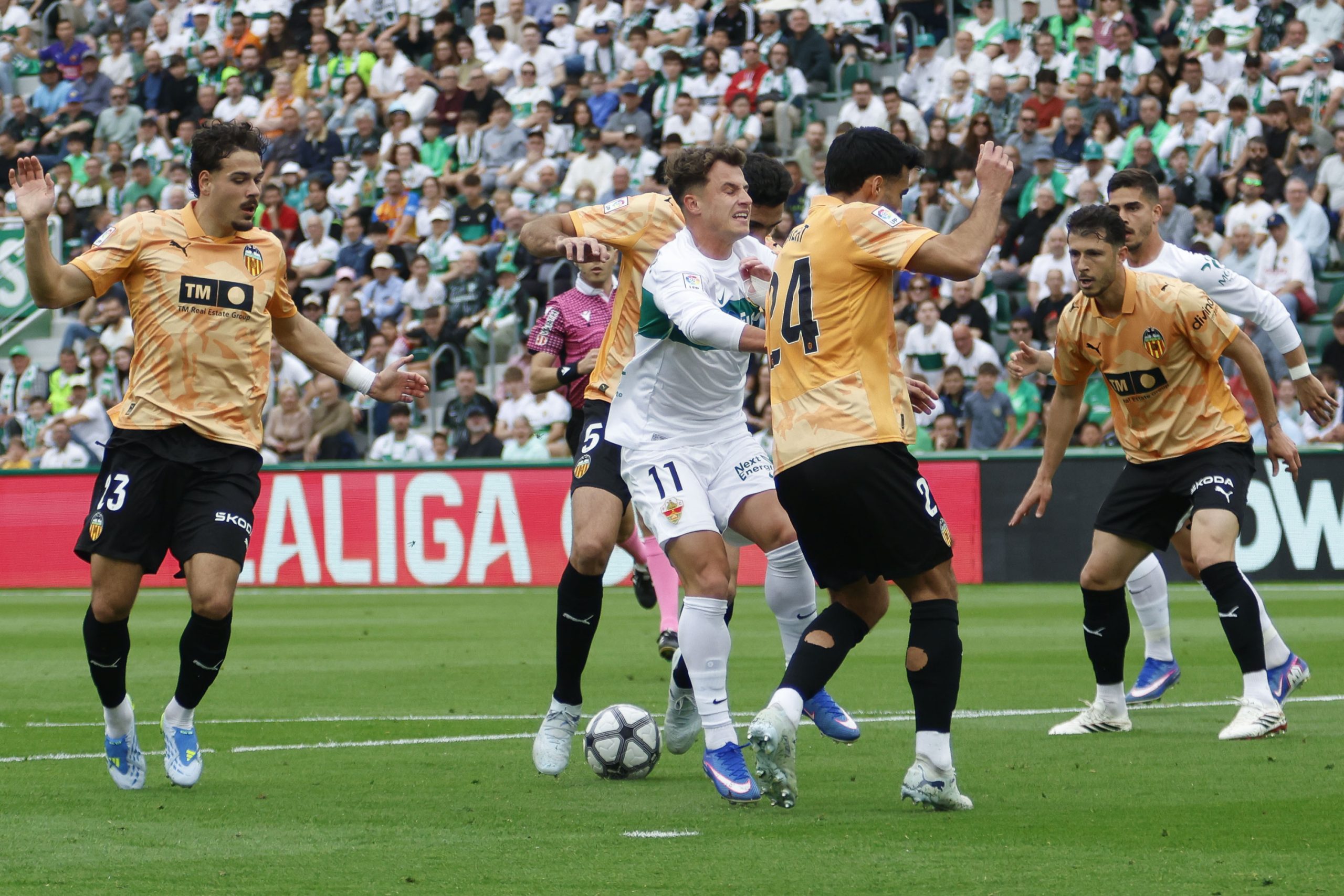 El Elche Se Viste de Superhéroe y Rescata la Permanencia en un Duelo Agónico Frente al Valencia
