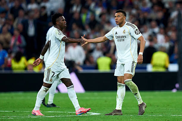 La Crisis del Real Madrid: Tensión entre Vinicius y Bellingham tras la Derrota en Múnich