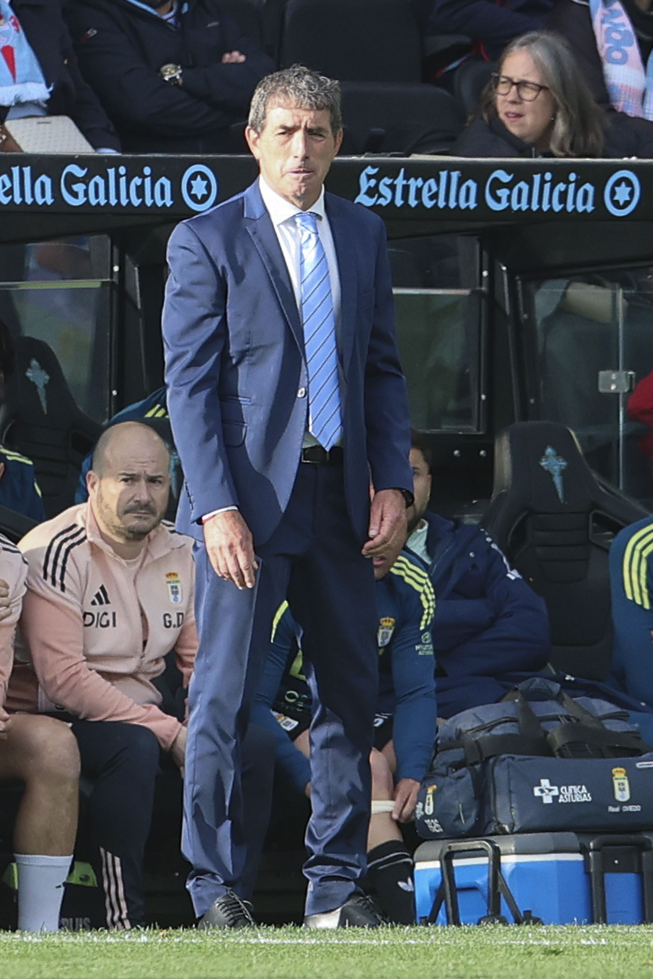 Indignación en el Real Oviedo: Guillermo Almada critica el penalti del Villarreal