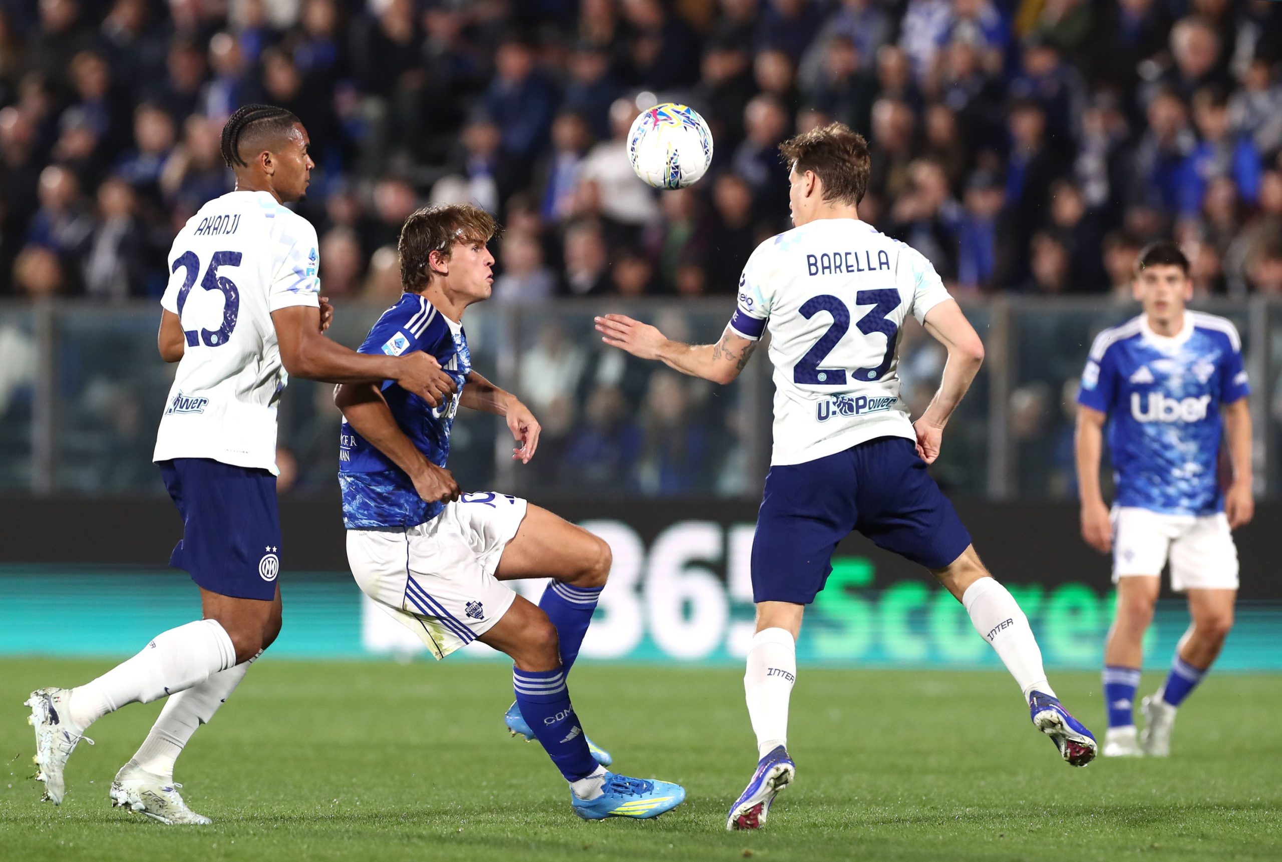 Nico Paz Deslumbra: El Joven Talento Argentino Lidera al Como Hacia la Gloria Europea