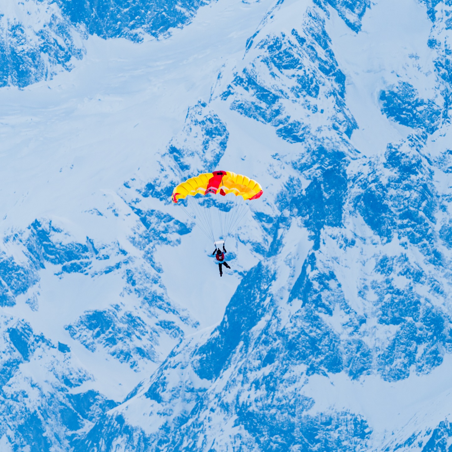 Verbier Desafía la Gravedad: El Show Aéreo que Cierra la Temporada Invernal con Adrenalina Pura