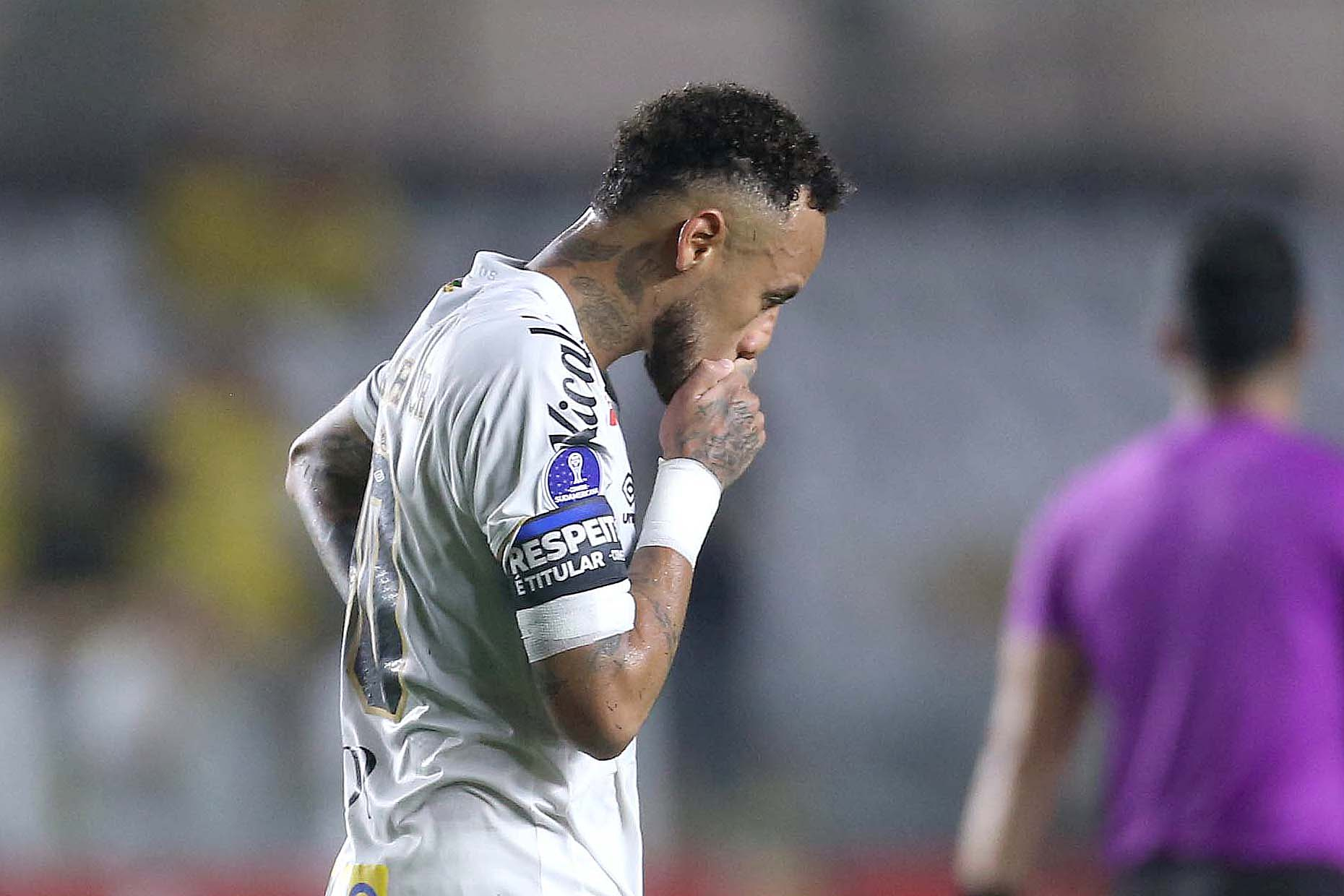 Neymar se Disculpa con la Afición del Santos tras un Altercado en la Copa Sudamericana