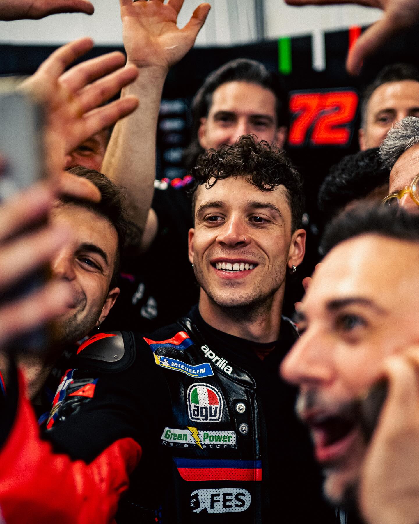 Bezzecchi Lidera MotoGP: La Sorpresa de Aprilia y un Futuro Incierto