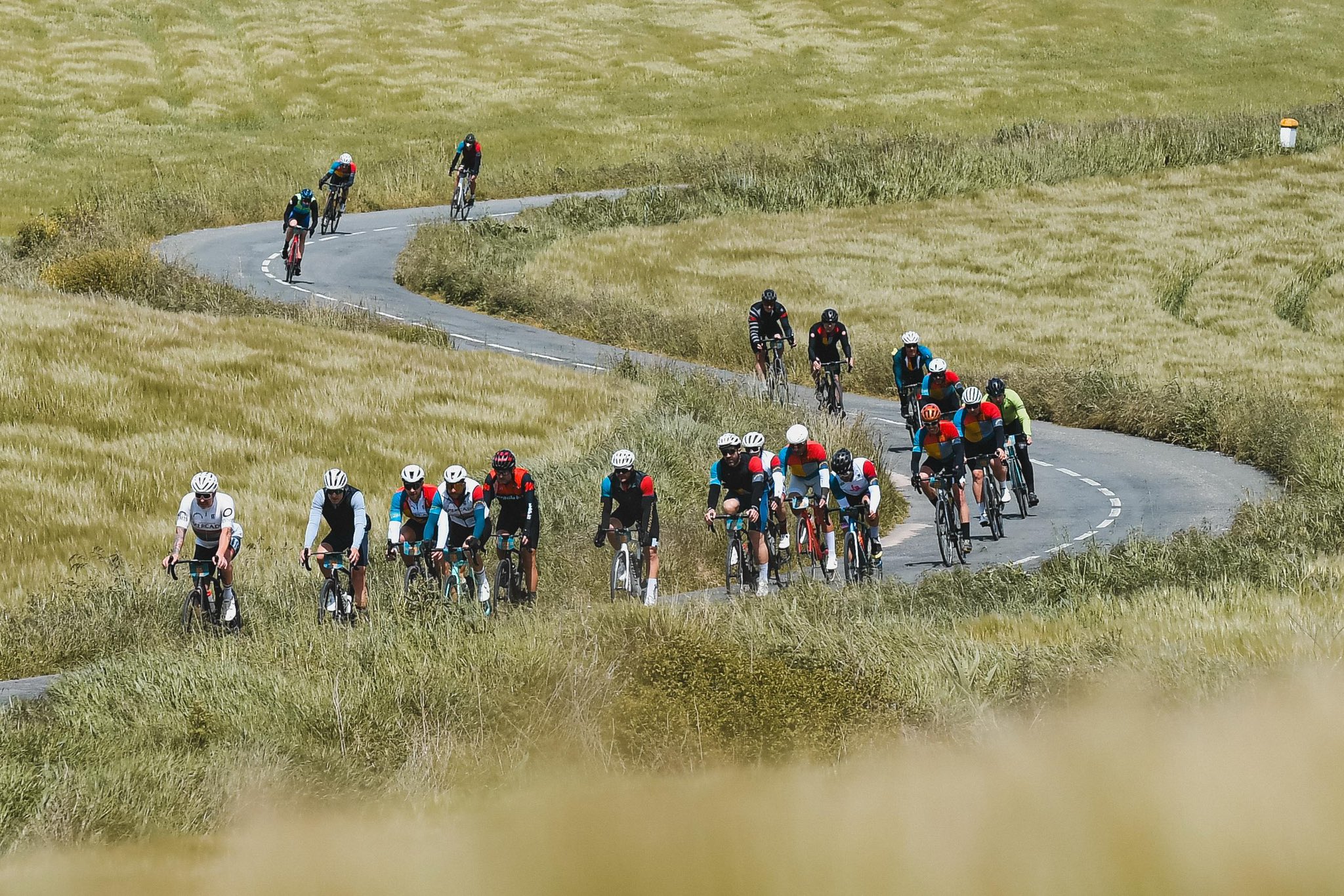 La Ebro Gold Ride: El Fenómeno Cicloturista que Revitaliza el Norte de España
