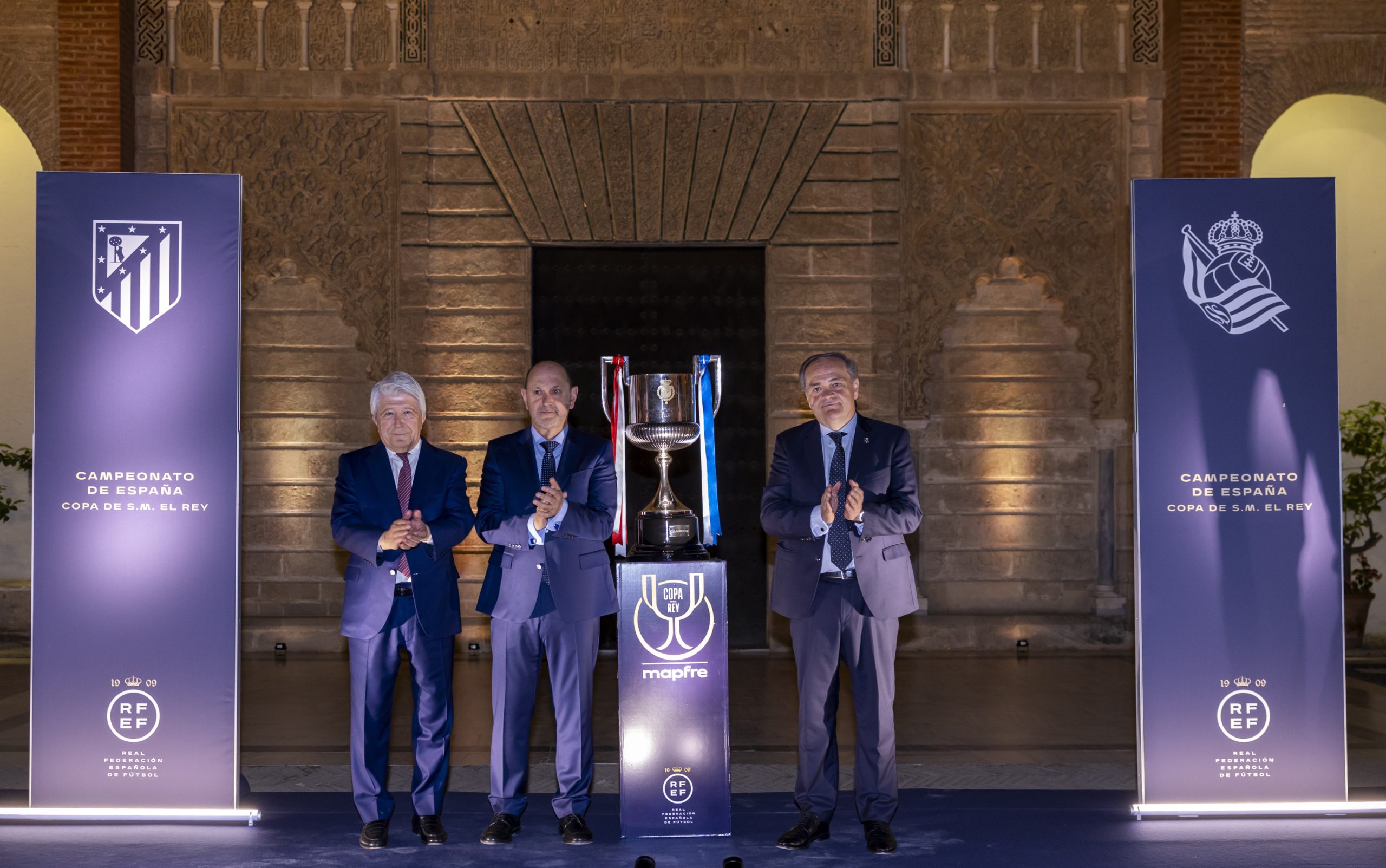 Cerezo Desata la Tormenta: ¿El VAR Hundiendo a los Árbitros y la Doble Corona en el Horizonte?