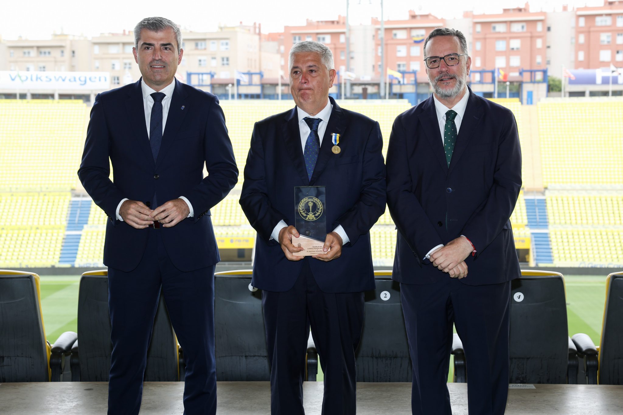 José Juan Arencibia: Un Héroe del Deporte Canario Recibe la Medalla de Oro