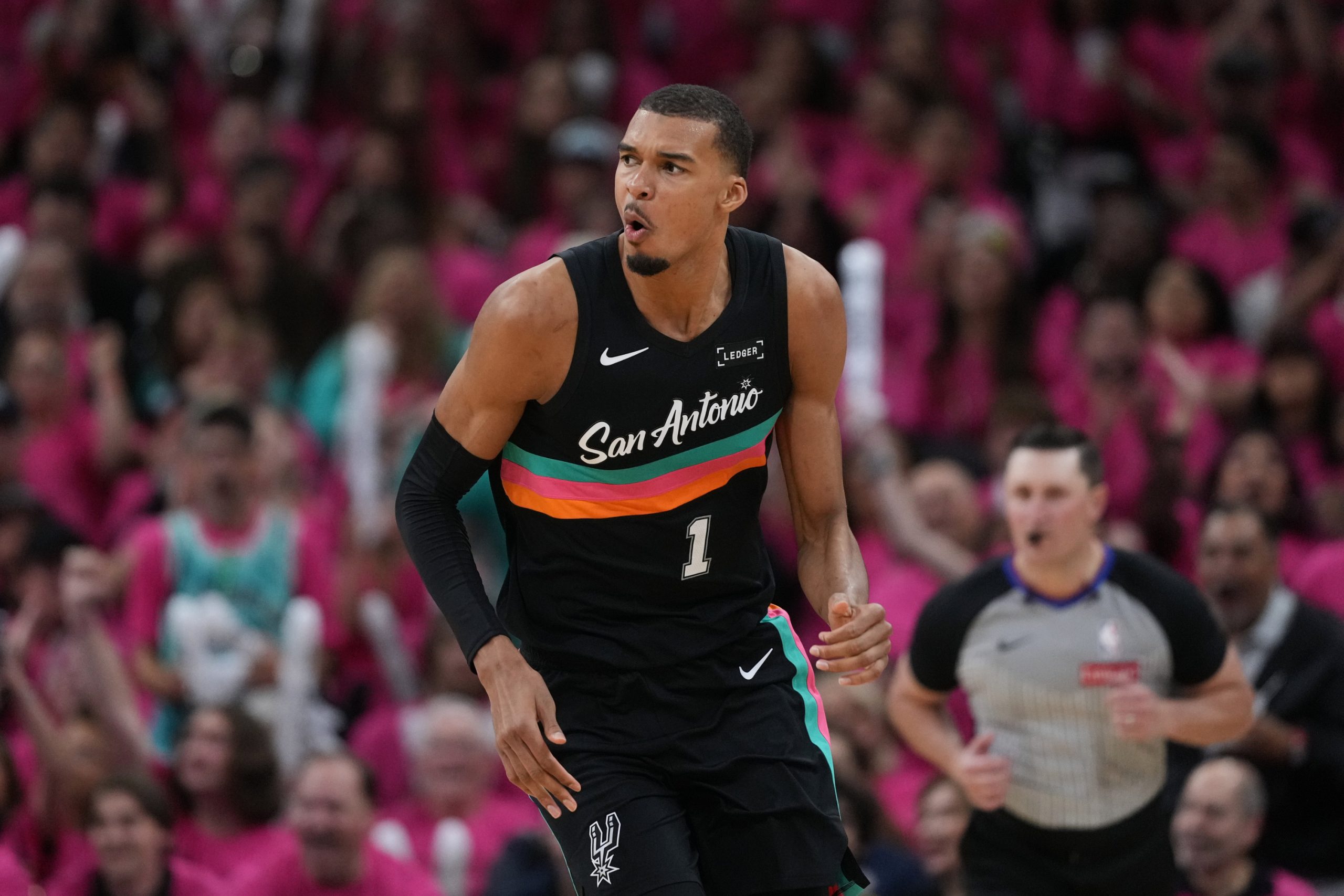 Wemby, Inexpugnable: El Unicornio Francés Conquista la Unanimidad como Mejor Defensor del Año