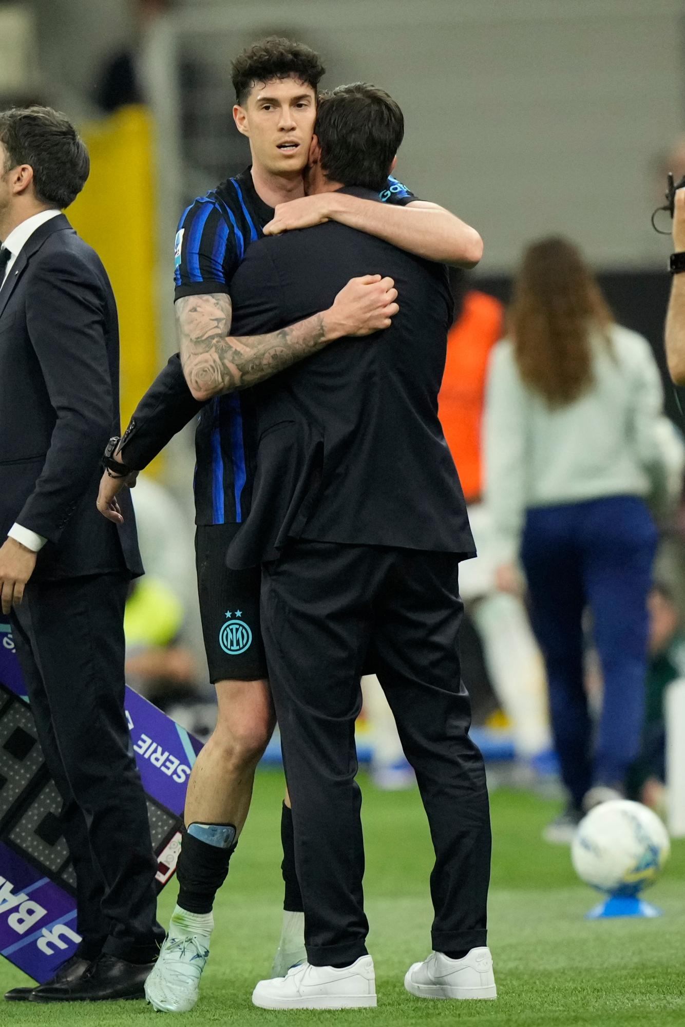 Akanji, el muro suizo, rompe su silencio sobre el futuro de Bastoni y su propia elección por el Inter