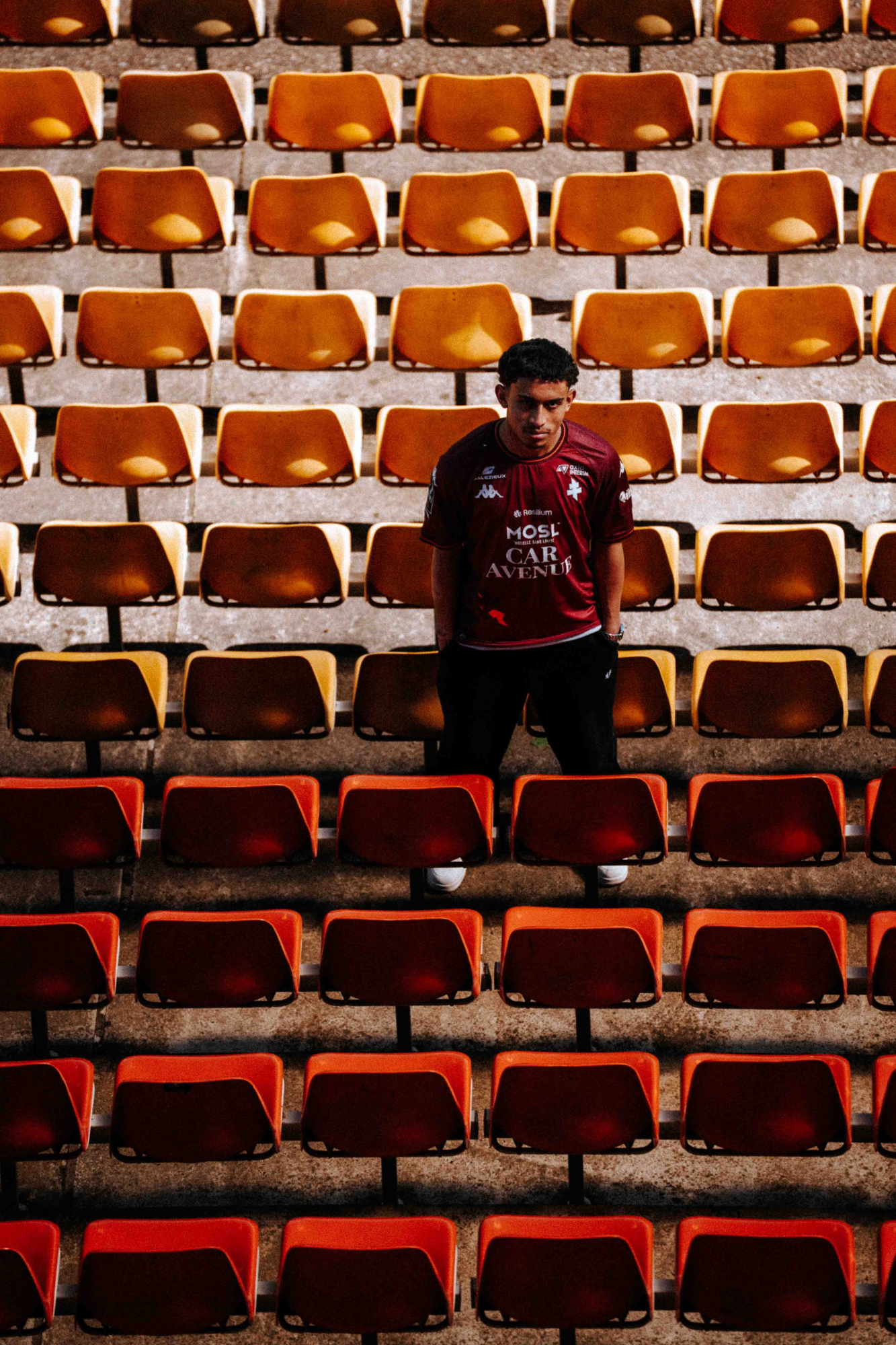 Del Fuego a la Gloria: El Joven Tahirys Dos Santos Firma su Sueño con el FC Metz Tras Sobrevivir a la Tragedia