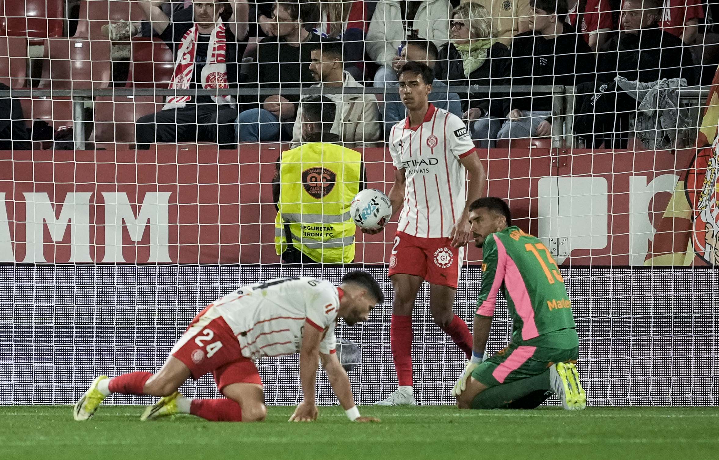 El Girona se enfrenta a un crucial desafío en Mestalla: la permanencia en juego