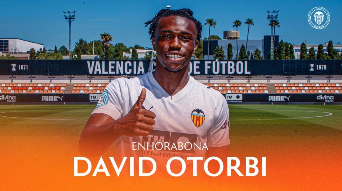 El Valencia CF asegura su futuro: David Otorbi renueva hasta 2028
