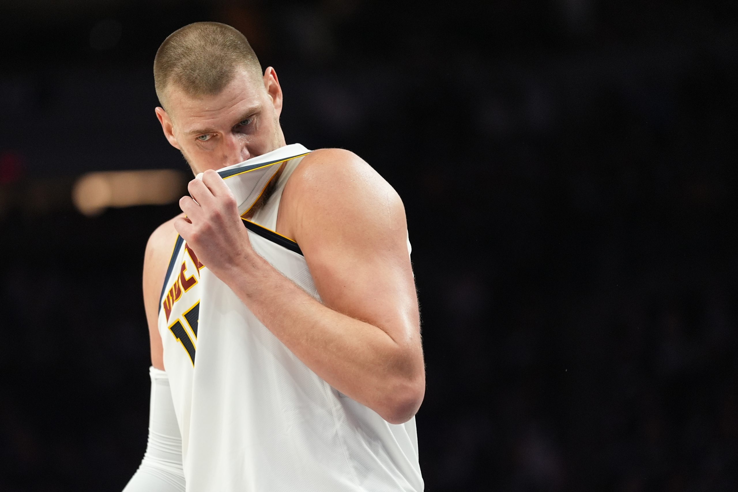 ¡Los Timberwolves Rugen en Casa y Toman la Delantera en la Serie!