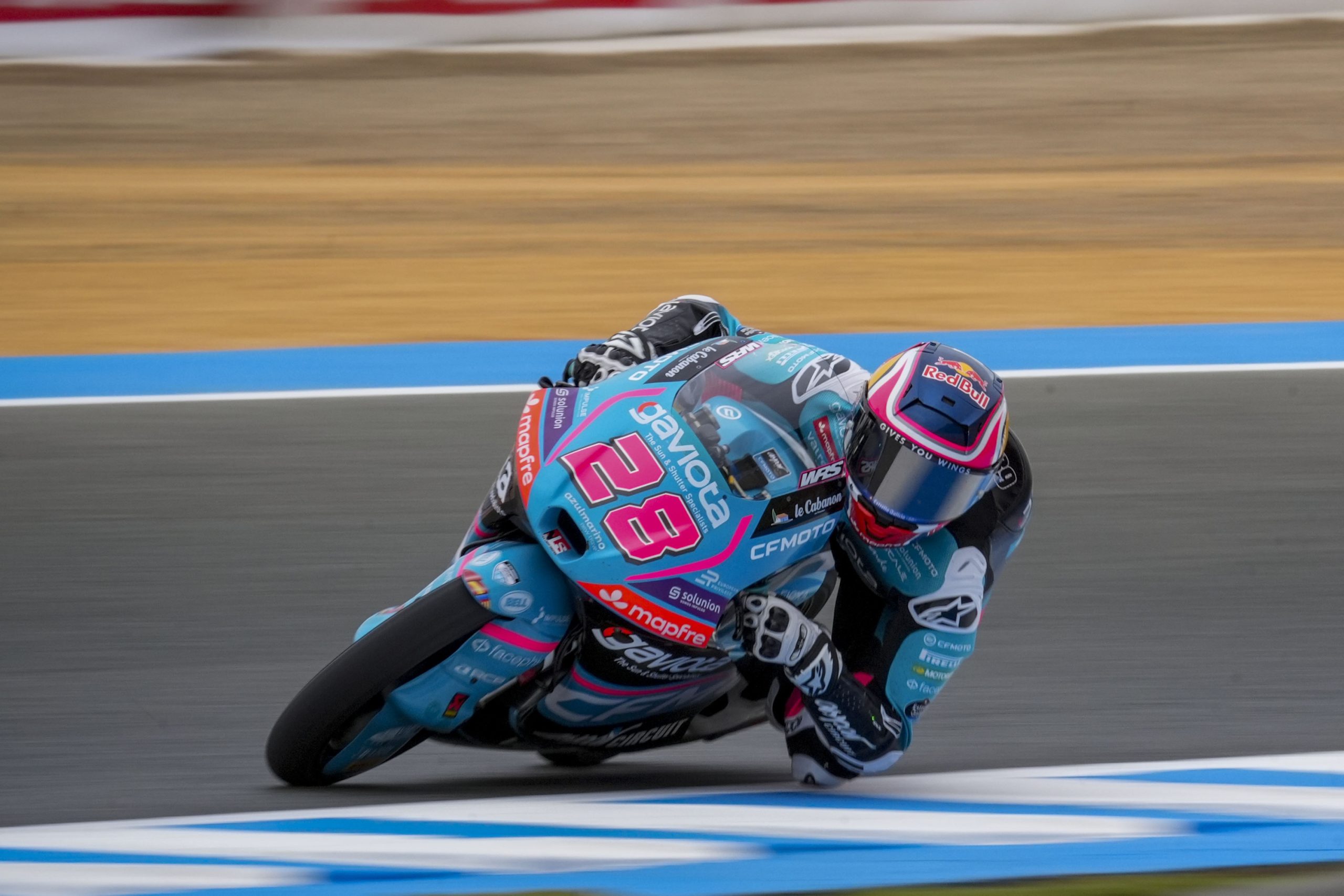 Quiles Domina Jerez: El Murciano Impone su Ley en Moto3