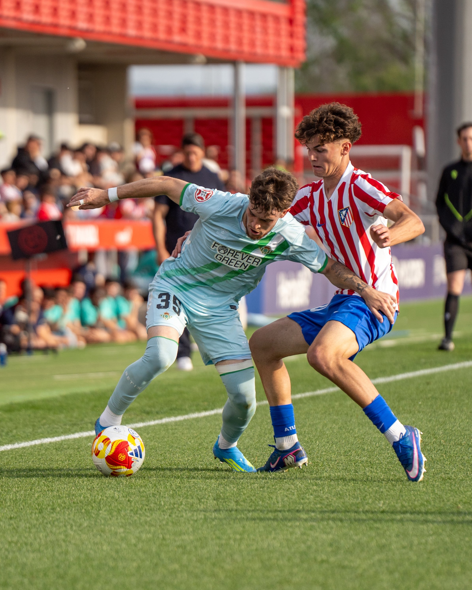 El Atlético Madrileño se impone al Betis Deportivo en un emocionante encuentro