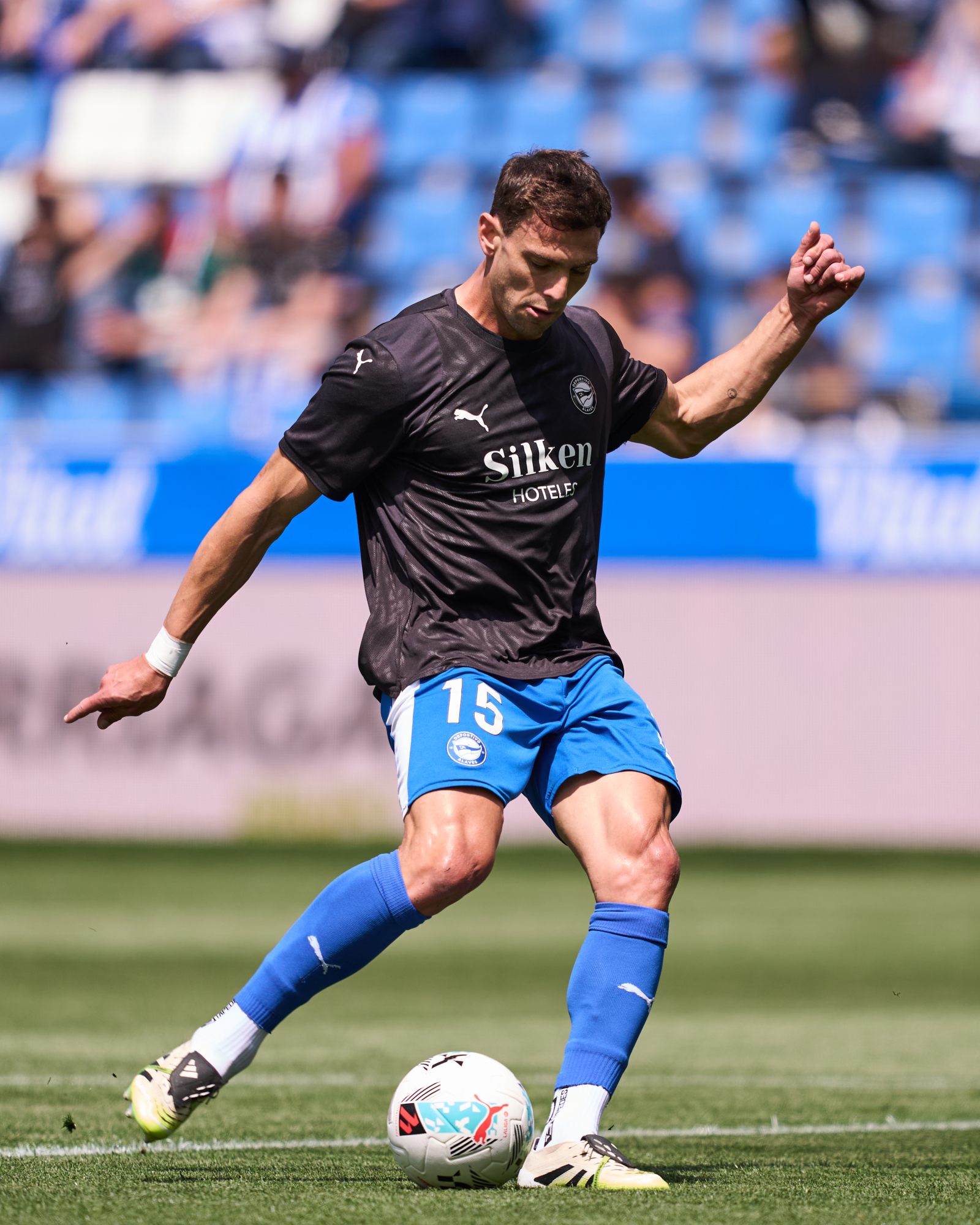 El Alavés sufre un duro golpe: Lucas Boyé se lesiona en el inicio del partido contra el Mallorca