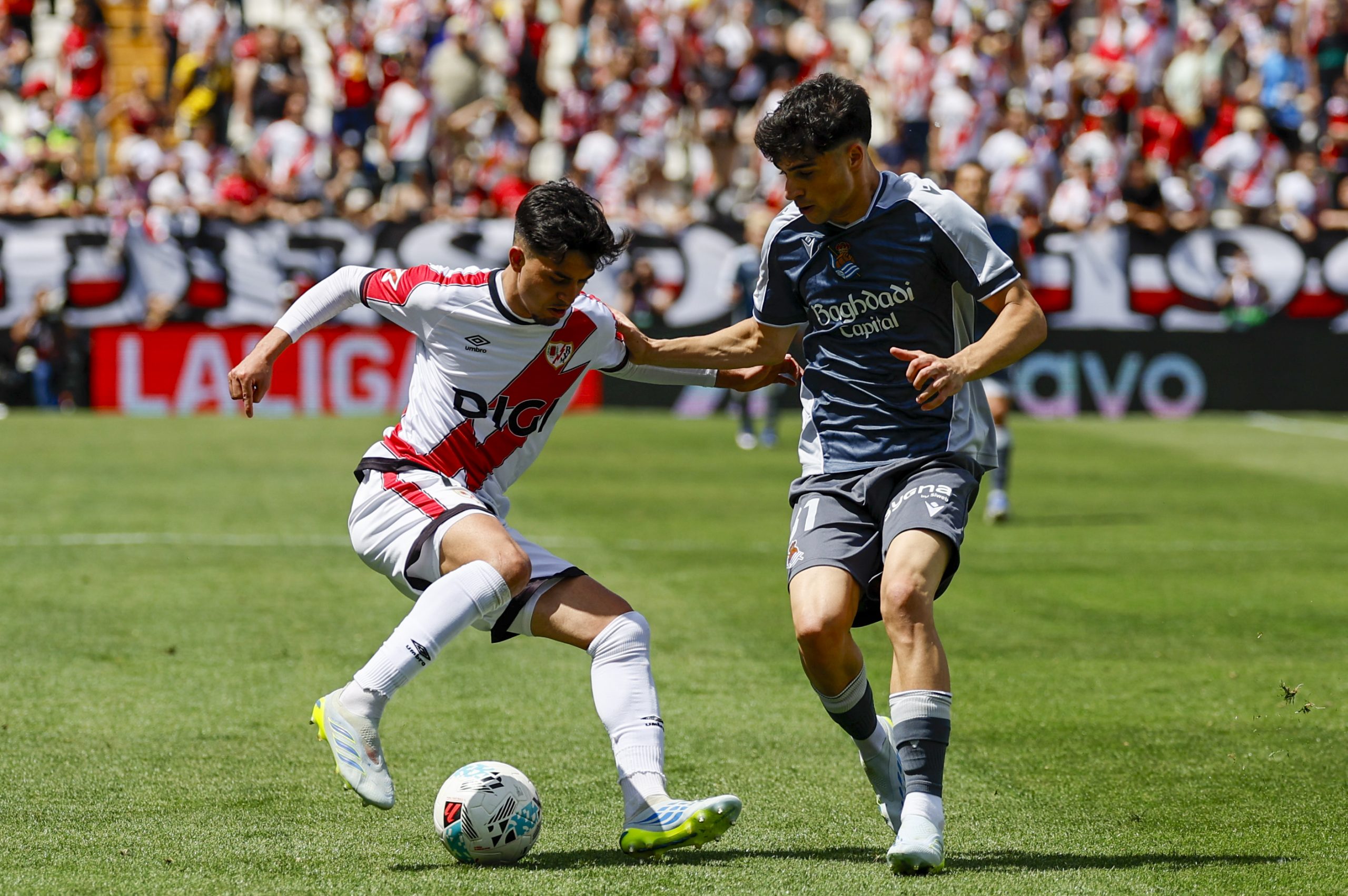 El Rayo Vallecano se aferra a la permanencia tras un emocionante empate frente a la Real Sociedad