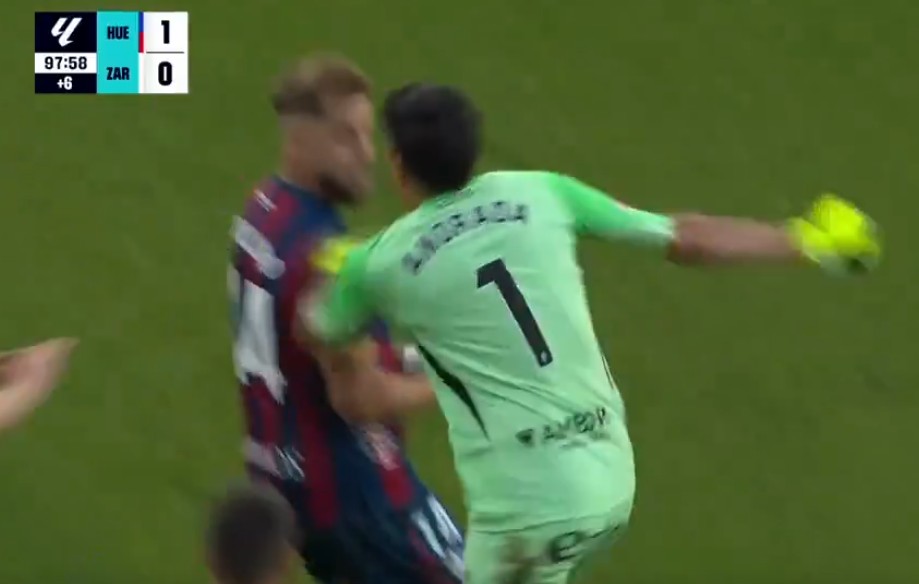 El Puñetazo que Sacudió El Alcoraz: Violencia y Caos en el Huesca-Zaragoza