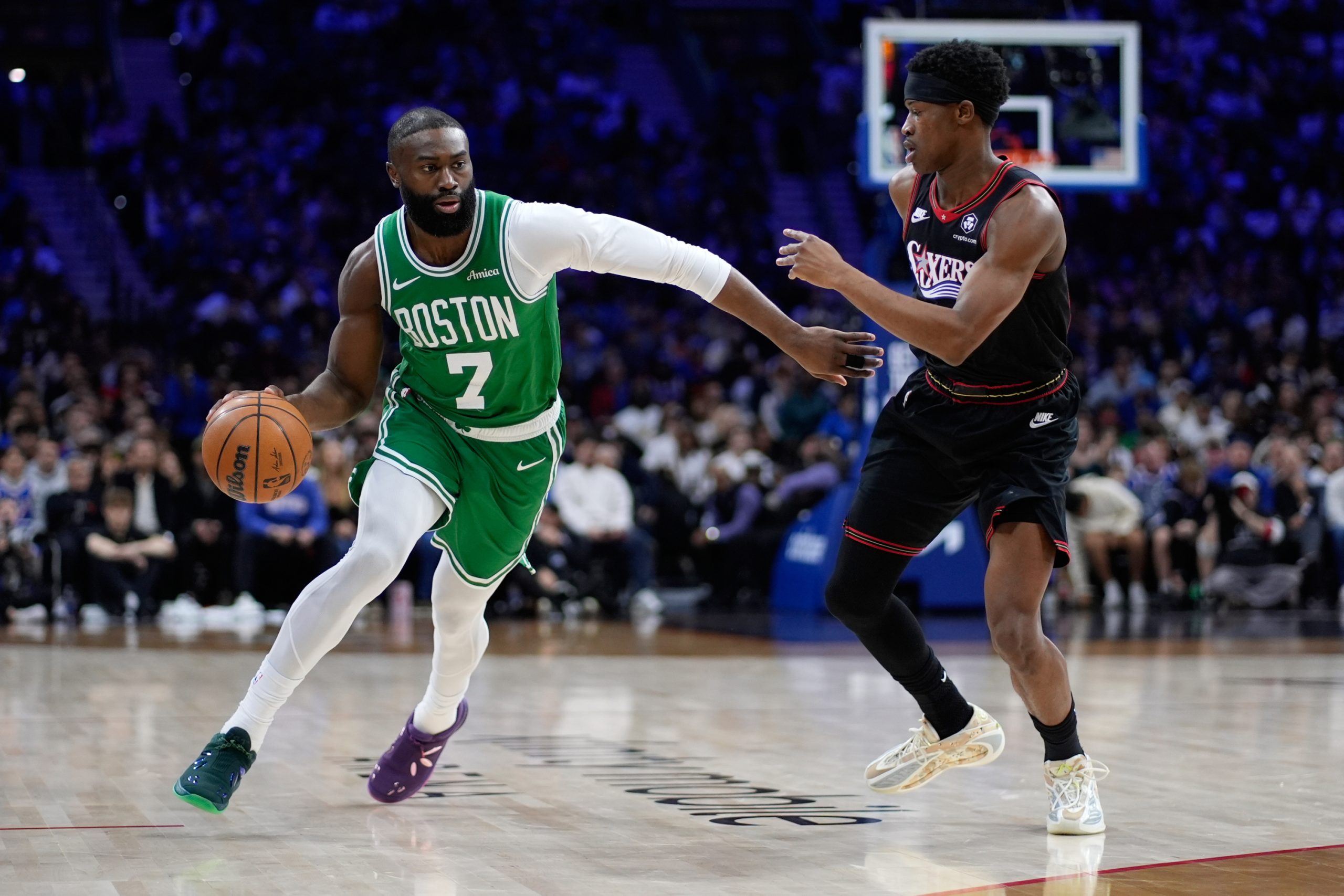 ¡Los Celtics Golpean Primero en Filadelfia y Ponen Pie y Medio en la Semifinal del Este!