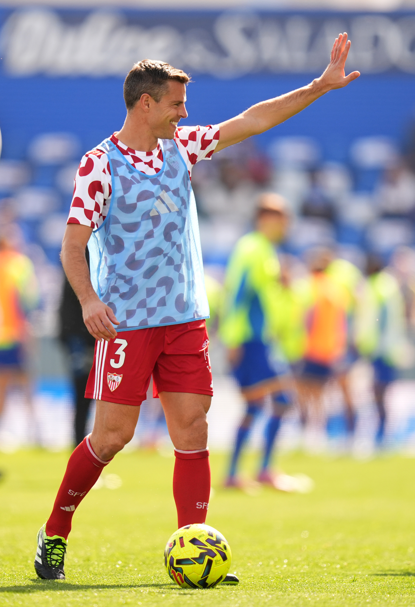 El Regreso de Azpilicueta: Esperanza para el Sevilla en la Lucha por la Permanencia