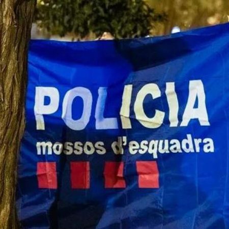 Los Mossos habilitan en su web un buscador para devolver mil móviles robados y recuperados: comprueba si está el tuyo