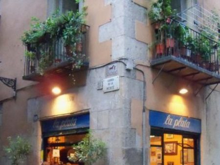 The Guardian lo llama «el mejor bar pequeño de Europa» y ha enamorado a Ferran Adrià y Jamie Oliver