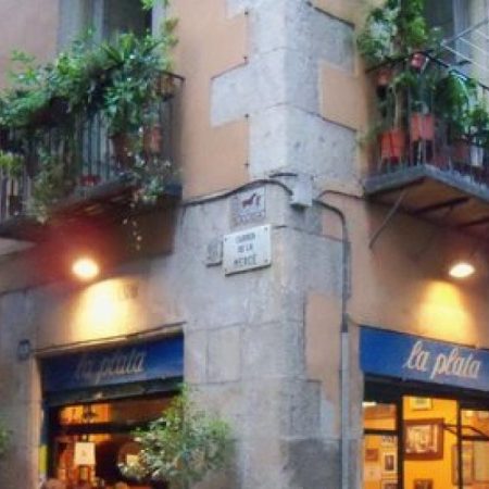 The Guardian lo llama «el mejor bar pequeño de Europa» y ha enamorado a Ferran Adrià y Jamie Oliver