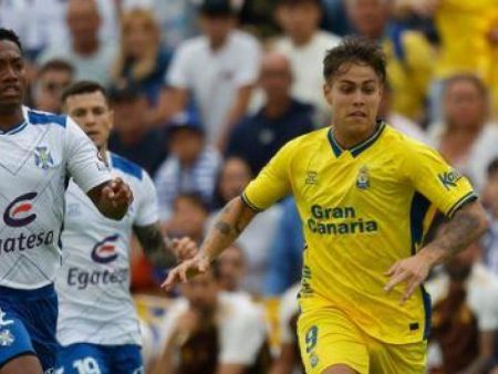 1-1: El Tenerife gana a Las Palmas por penaltis en un Trofeo Teide con altercados entre aficiones