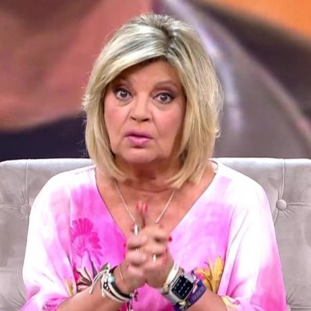 La maquilladora de ‘Fiesta’ se cae en pleno directo y la reacción de Terelu Campos no deja a nadie indiferente