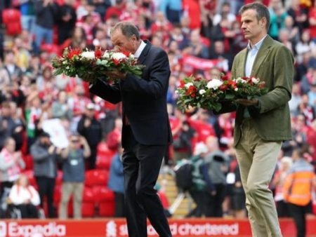 El Athletic toma parte en el homenaje del Liverpool a Diogo Jota