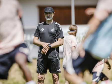 Un histórico destituye al entrenador tras solo dos jornadas ligueras