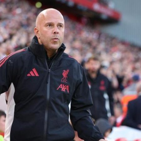 Arne Slot desvela el estado físico de Alexis Mac Allister y Joe Gomez