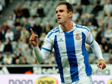 2-2: El Espanyol planta cara al Newcastle y sonríe ante el debut liguero