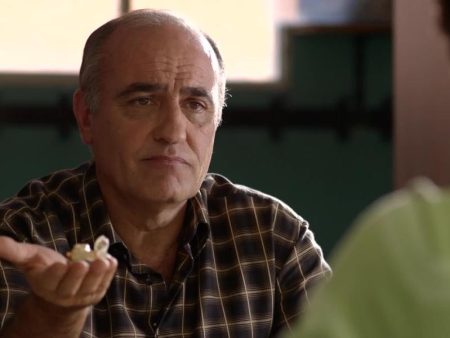 Francesc Orella, 10 años después del éxito de ‘Merlí’ en TV3: «Los productores se aprovechan de que está comprobado de que se puede hacer algo bien en menos semanas, pero luego se hace como el culo»
