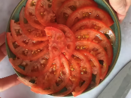 David Guibert, chef, sobre cortar el tomate correctamente en la cocina: «Que sepas que estás destrozando tus ensaladas»