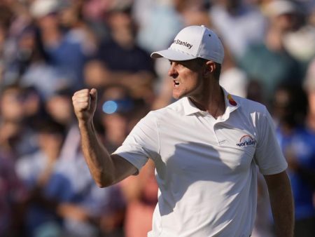 Justin Rose se impone después de tres rondas de playoffs en el St. Jude Championship