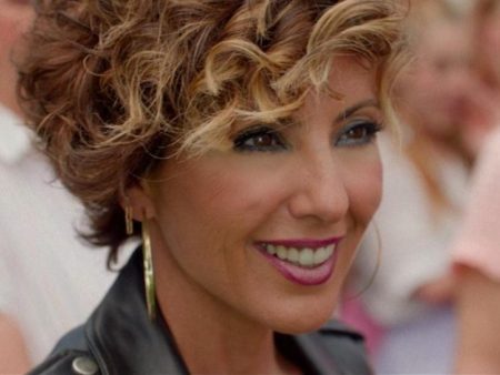 Sonsoles Ónega se enfunda el traje de Sandy en ‘Grease’ y las redes sentencian su actuación
