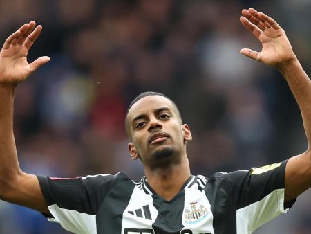 Alexander Isak, de solución a problema en el Newcastle