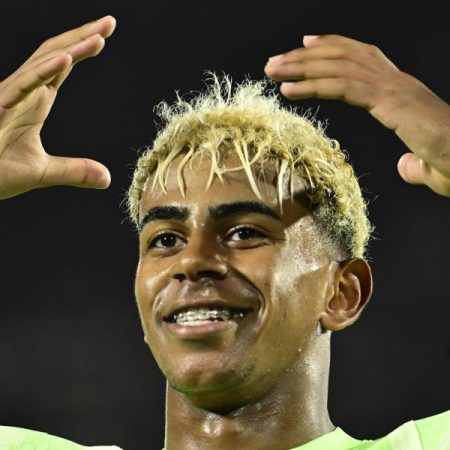 Lo de Lamine no era una corona, era una chistera de mago