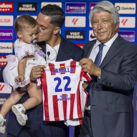 La entrañable imagen de la presentación de Raspadori