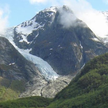 El milagro de un montañero en Noruega: sobrevive seis días sin comida ni agua tras romperse varios huesos en una caída