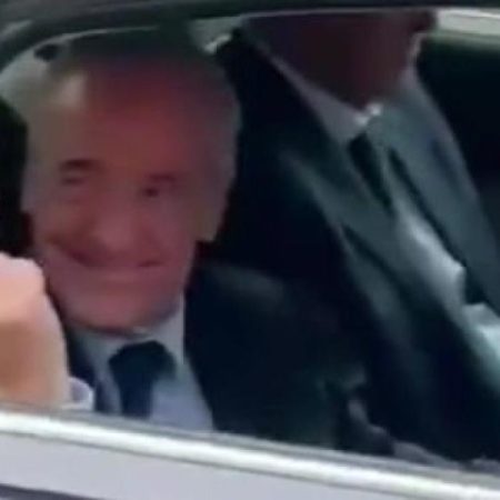 La supuesta peineta de Florentino Pérez en Oviedo desata debate en redes