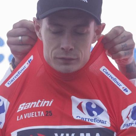 El gesto de Vingegaard con un cámara nada más terminar la etapa de La Vuelta: los usuarios le dan la razón