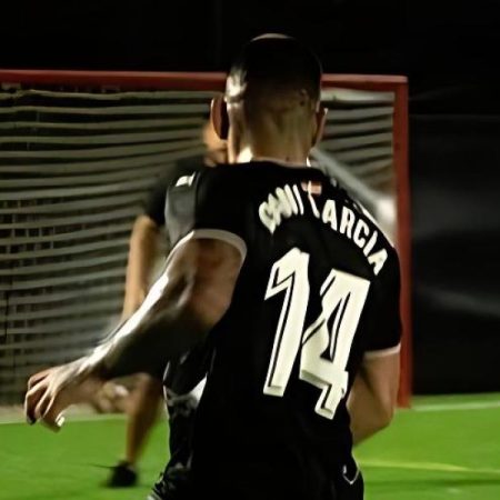 Ilia Topuria sorprende con su elección de camiseta en una pachanga de fútbol con amigos