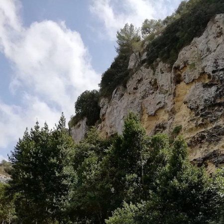Una ruta sencilla por Menorca ahora que bajan las temperaturas en el barranco más importante de la isla (y solo son 7 km)