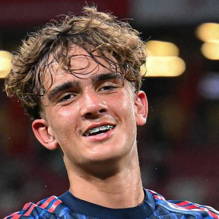 Dowman hace historia en la Champions al ser inscrito por Arteta