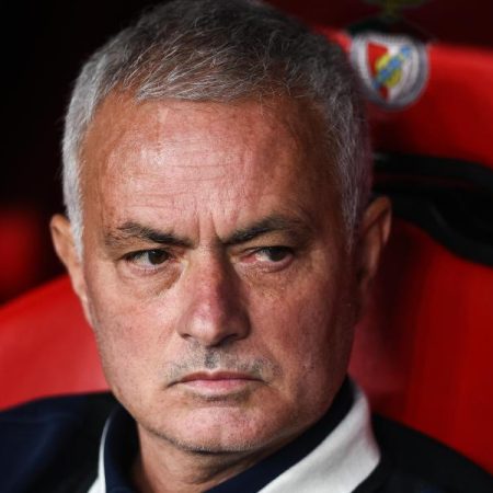 La salida de Mourinho lanza una renovación de la plantilla del Fenerbahçe