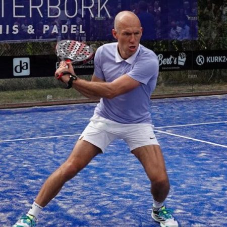 Una leyenda se pasa al pádel y lo alaban: “Es el mejor futbolista con la pala”